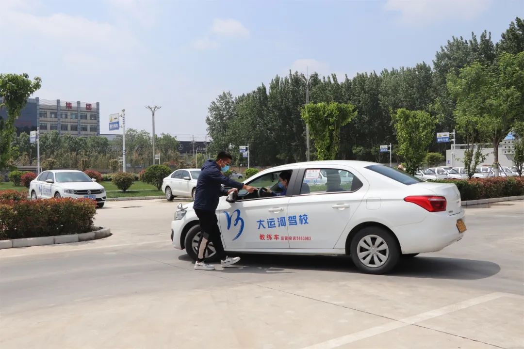 【濟(jì)寧大運(yùn)河駕校】勞動(dòng)最光榮丨“五一”您學(xué)車我在崗！(圖1)