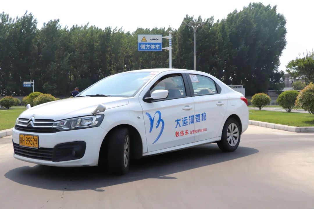 【濟寧大運河駕?！俊暗谑畬脤W車夏令營”第一批大學生順利拿證！(圖5)