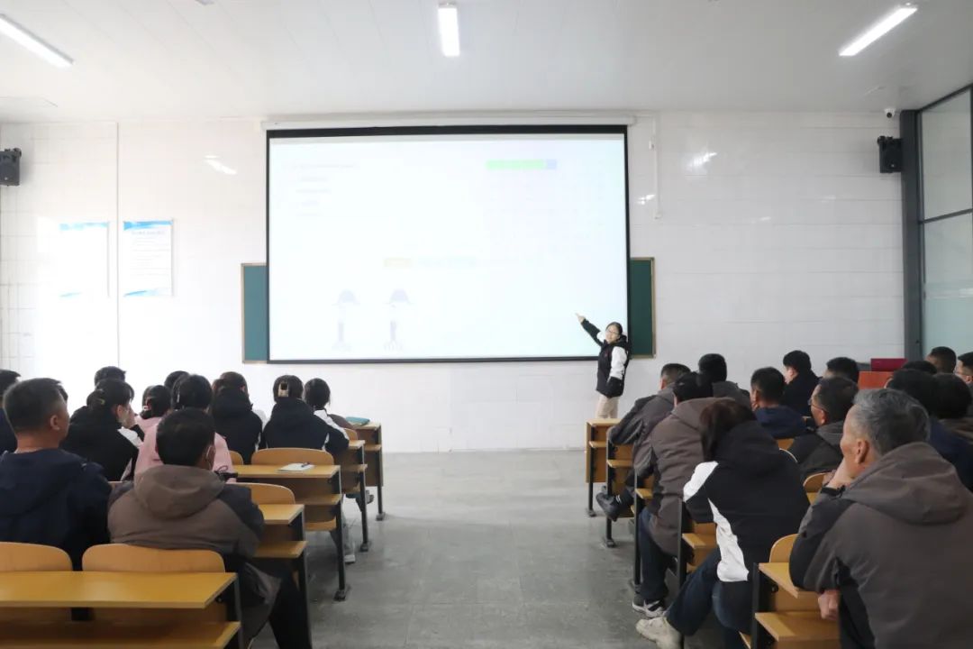 【濟(jì)寧大運(yùn)河駕校】“育人先強(qiáng)己”，理論知識大練兵！(圖4)