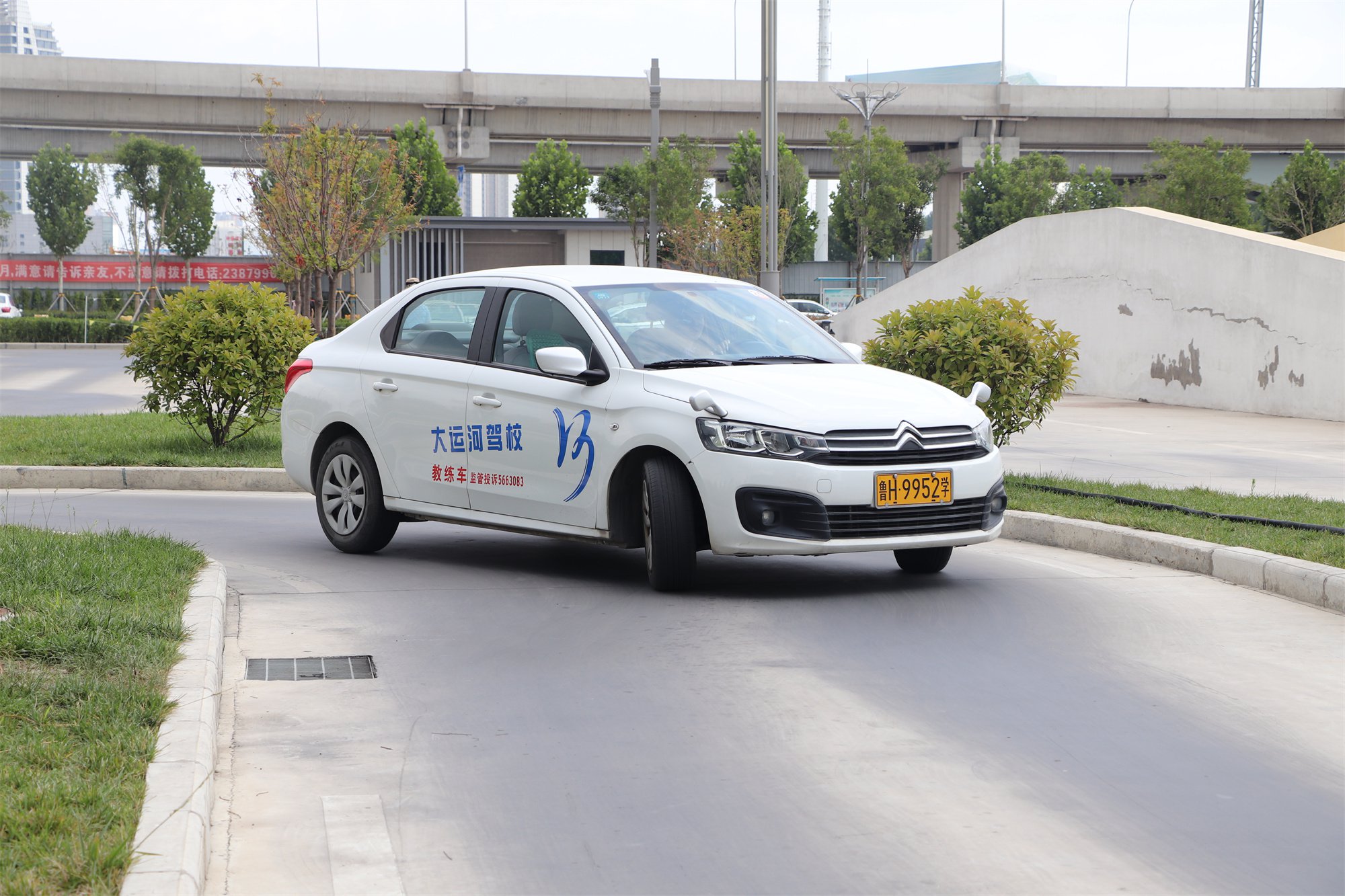 【濟(jì)寧大運(yùn)河駕?！康诎藢孟募緦W(xué)車(chē)夏令營(yíng)完美收官！(圖2)