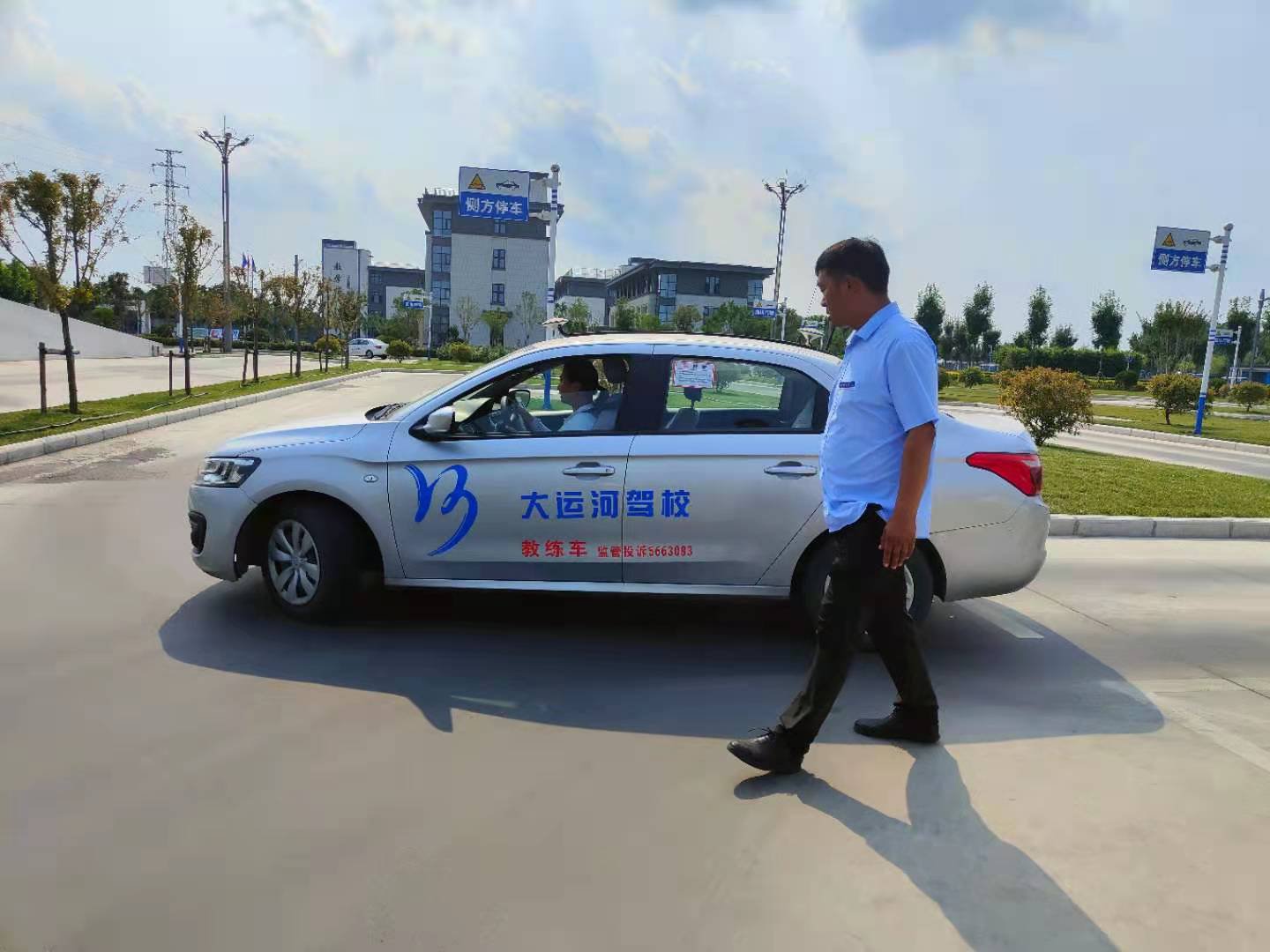 【濟(jì)寧大運(yùn)河駕?！康诎藢孟募緦W(xué)車(chē)夏令營(yíng)完美收官！(圖3)