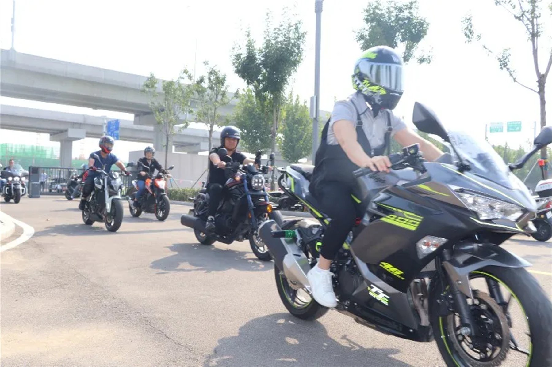 【濟(jì)寧大運(yùn)河駕?！繗g迎各地“摩友”齊聚我校，以車會(huì)友！(圖1)