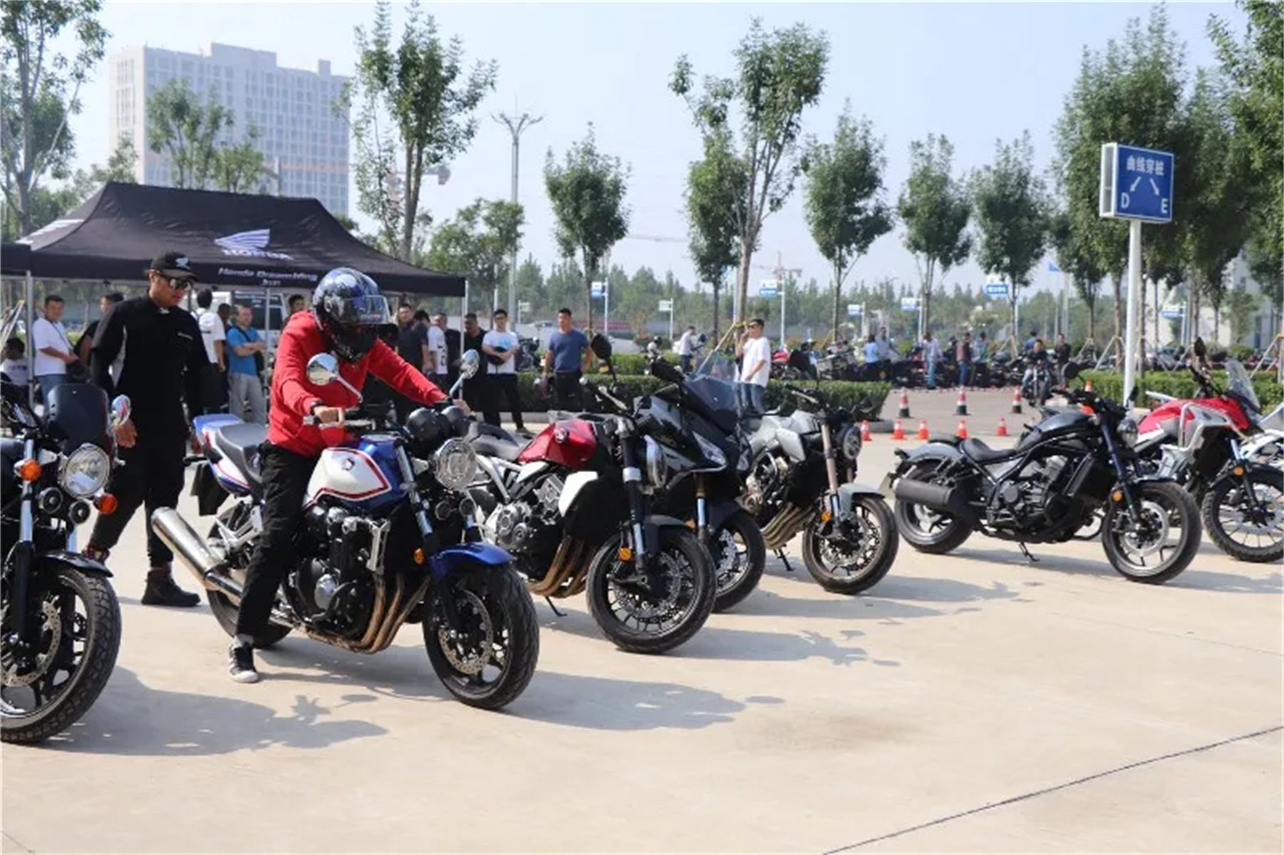 【濟(jì)寧大運(yùn)河駕?！繗g迎各地“摩友”齊聚我校，以車會(huì)友！(圖2)