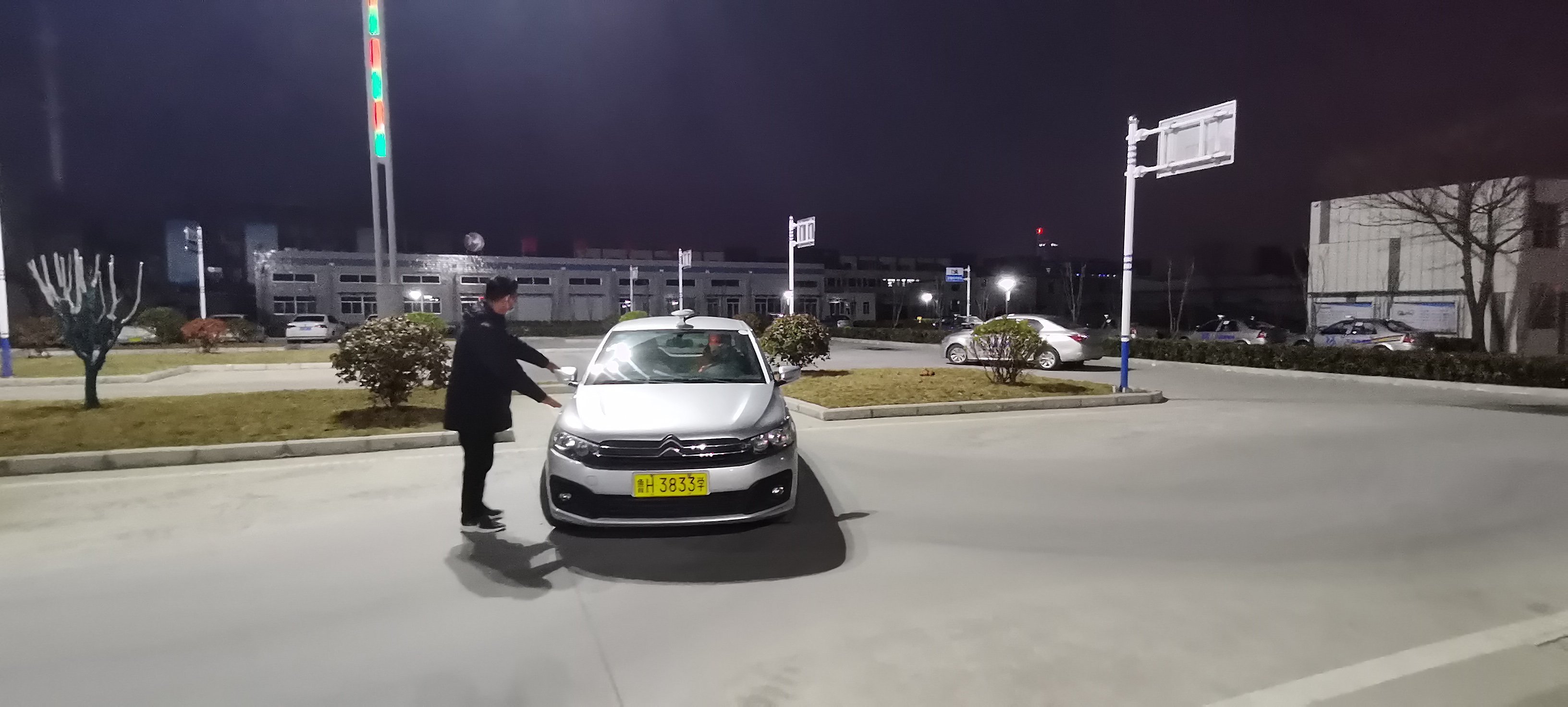 【濟(jì)寧大運河駕校】上班練車沒時間？選擇夜訓(xùn)班，學(xué)車工作兩不誤！(圖1)